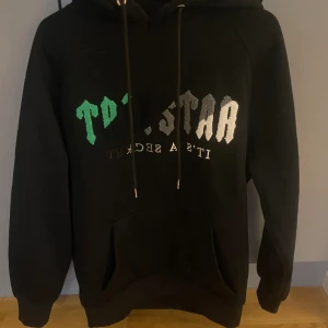 Trapstar hoodie - Storlek M avdväd i gott skick finns att hämta i Botkyrka 