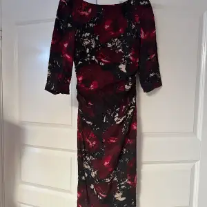 Jättevacker blommig klänning från usa