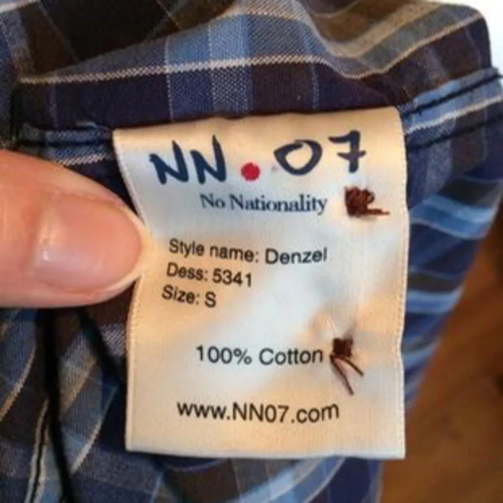 Modellen heter Denzel 100% bomull . Skjortor.