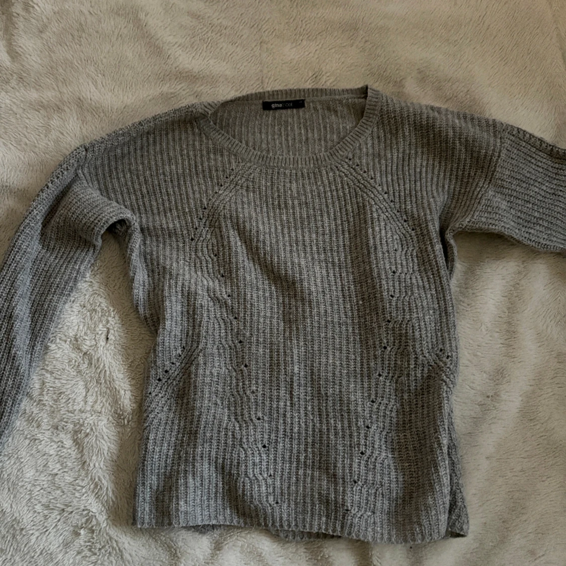 Stickad grå tröja - 90