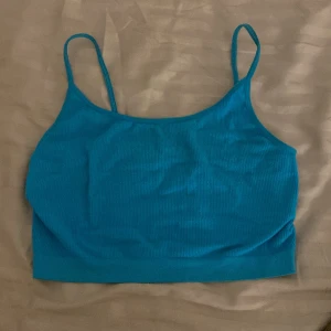 Topp  - Skönt material,new yorker, xs , bra till sommaren, linne topp 