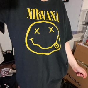 OVERSIZED NIRVANA MERCH T-SHIRT - Nirvana band tröja!  Har inte en plats i min personliga stil längre 💗🎀