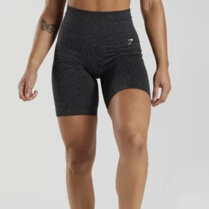 Shorts - Super snygga shorts ifrån Gymshark med booty scrunch, de är väl använda men frf i bra skick. Nypris runt 500kr (säljs ej mer på hemsidan)