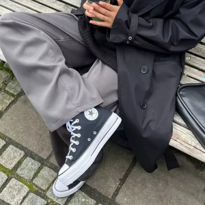Converse - Säljer dessa converse i stolekek 38, använd ca 5 gånger och ser ut som nya.