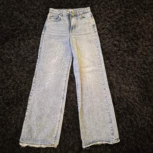 Blåa jeans från Gina tricot, använt några gånger men varit väl omhändertagen. Jättefina men säljer dem för de är för små för mig.