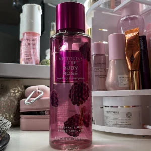 Victoria’s Secret - Luktar jääättegot!!!❤️🎁