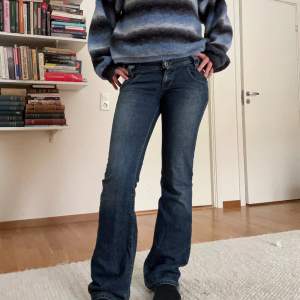 lågmidjade bootcut jeans från lee, helt nya, inga defekter 🤩midjemått: 76, innerbenslängd: 83