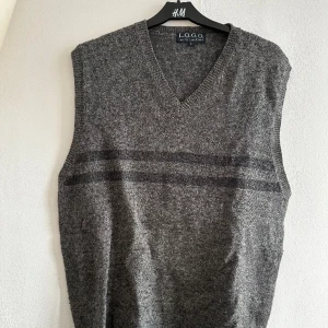 Väst - Stickad väst i fint skick, köpt secondhand