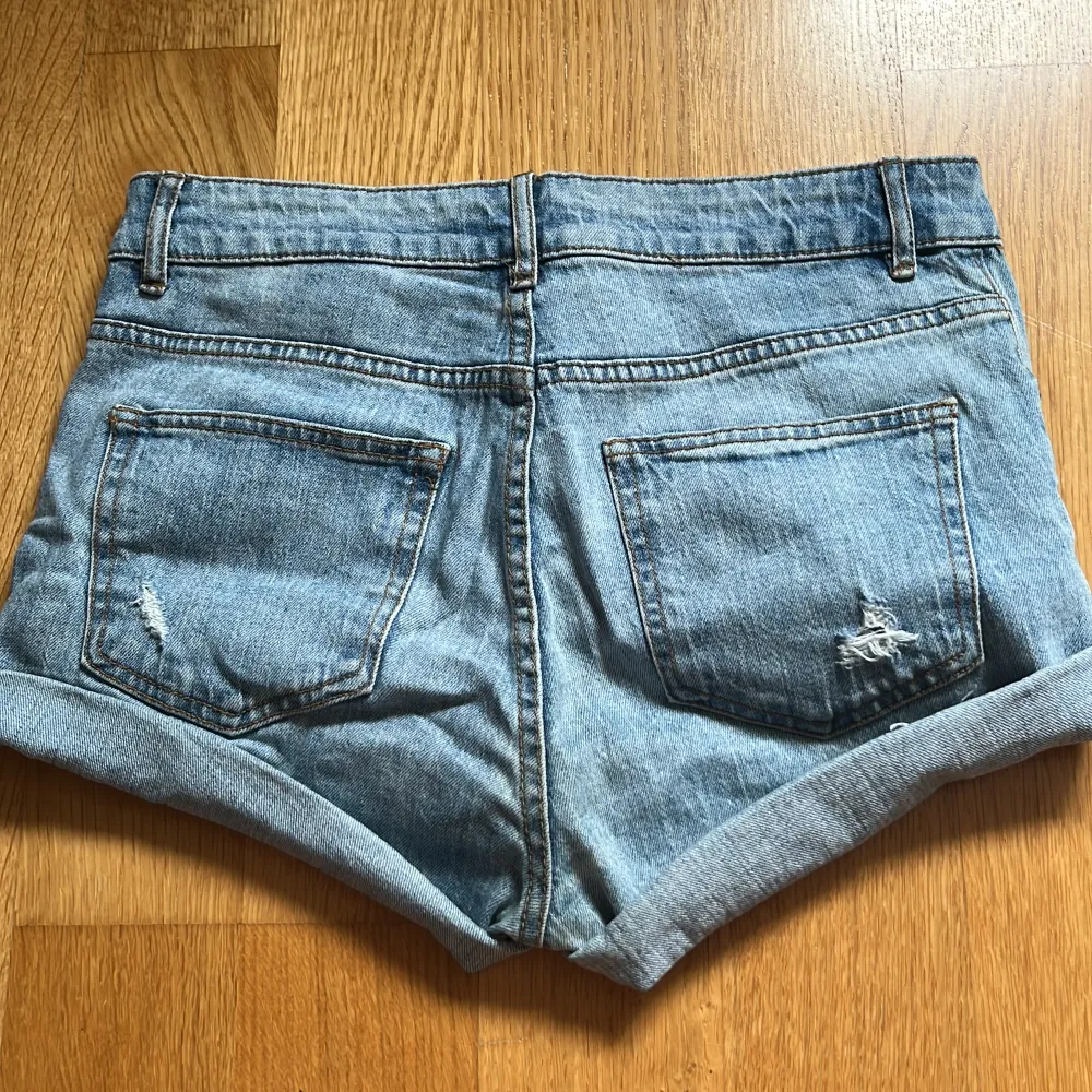 Jeans shorts från hm! Jättebra skick.. Shorts.