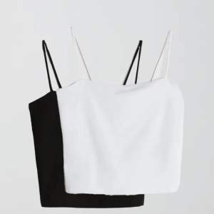 2-pack scarlet singlet, linne med smala axelband från Gina tricot  i storlek S, ett svart och ett vitt. Oöppnad förpackning. Första bild från hemsida. Just nu slutsåld. Köparen betalar frakten. 