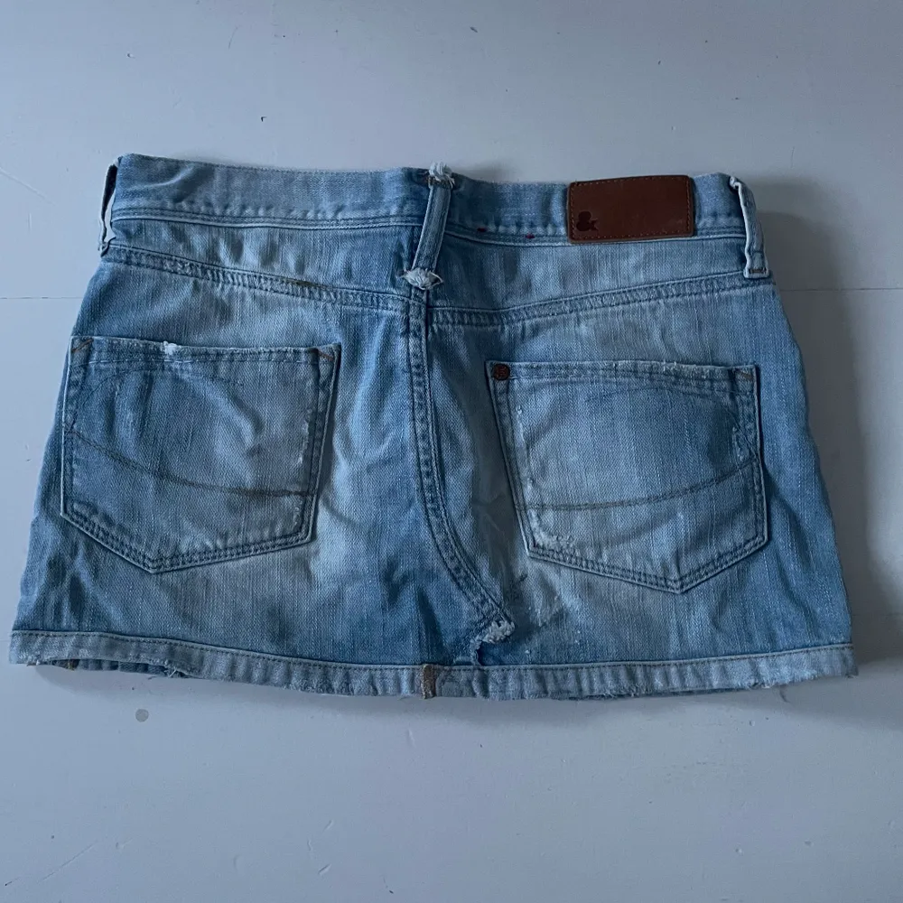 Jätte snygg jeans kjol från H&M, tyvärr för liten på mig. Skriv vid frågor!🤍. Kjolar.