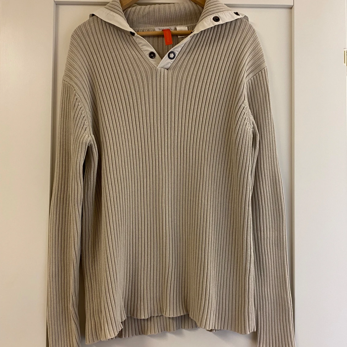 Ribbstickad tröja L