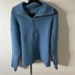 Säljer denna stickade tröja från bikbok i strl s. Köpte för inte så länge sedan men den har inte kommit till användning.😊