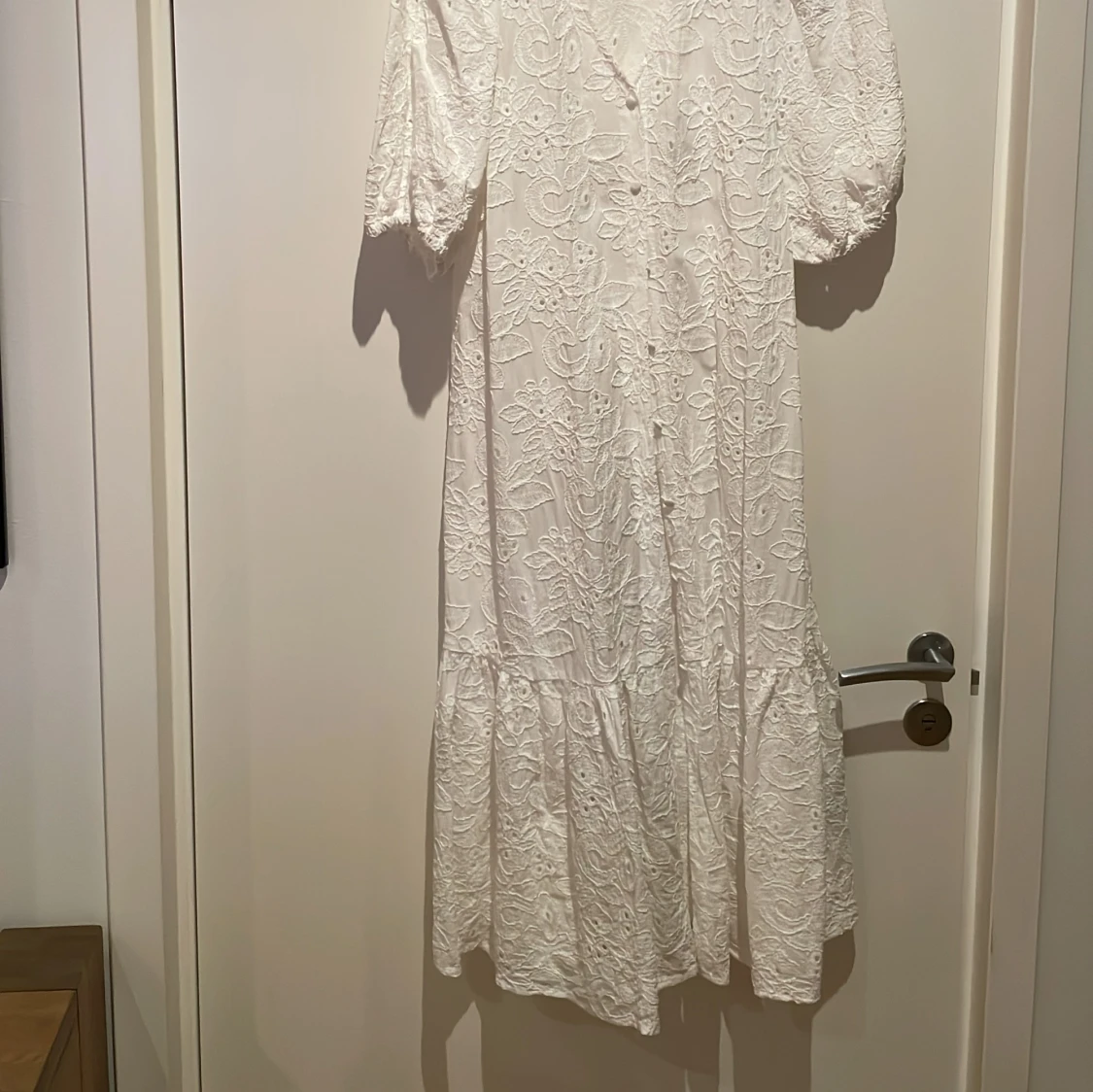 Vit spetsklänning från Zara perfekt till sommaren.