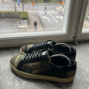 Saint Laurent skor - Saint Laurent skor | Inga skador!🏆 | Sitter oftast sanningsenligt | Nypris: 6000kr | Ingår inget OG | Fraktar på köparens bekostnad | Prioriterar snabba affärer | inga byten | Hör av dig vid frågor | Högt pris pågrund av äkthet | Skick: 9.5/10