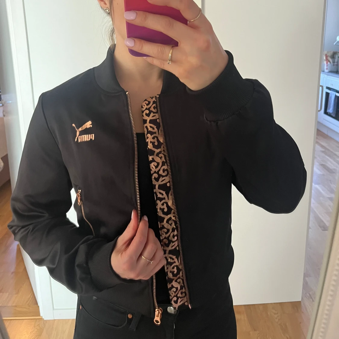 đSvart bomberjacka frĂ„n Pumađ