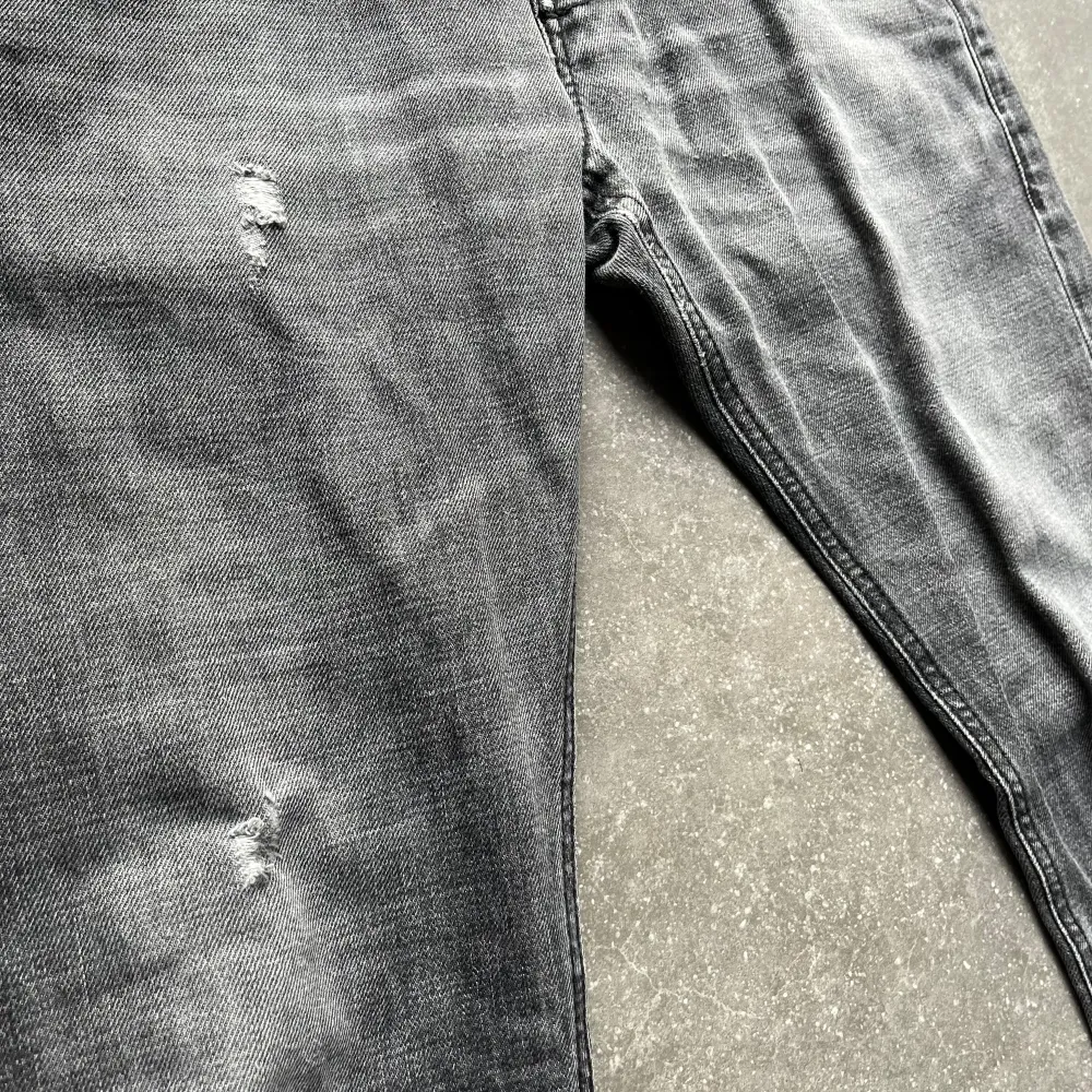 Tja säljer dessa dondup jeans med fet fade, cond 9/10. Jeans & Byxor.