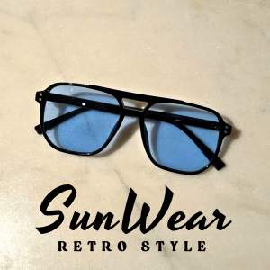 Retro Grisch Solglasögon till ett Fantastiskt pris, Endast 99 kr! |☀️Nyskick 10/10 | 🚚 Leverans inom 1-2 dagar | 🎨Flera färger tillgängliga | Kontakta gärna oss för mer info!