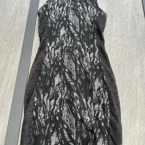 Knälång klänning  - Från Calvin Klein 