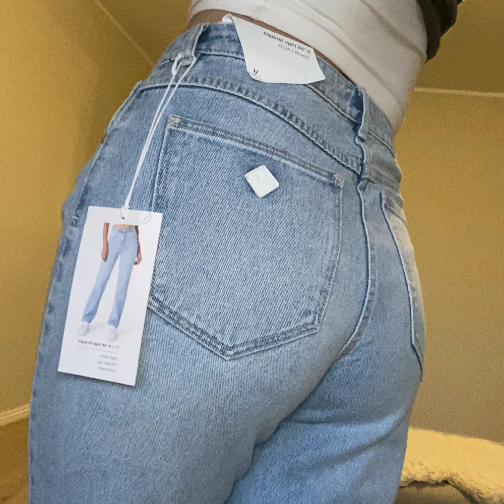 Superfina jeans från Abrand Jeans, aldrig använda med alla lappar kvar!💗 W29 high straight🫶🏻. Jeans & Byxor.