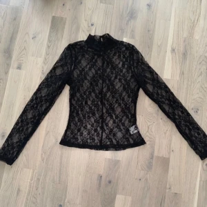 Spets tröja  - Super fin och i bra skick