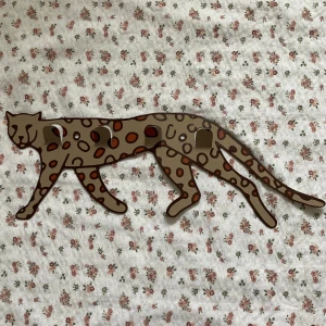 Klädhängare leopard!🐆 - Klädhängare i formen av en leopard!🐆 fick den när jag var yngre men den har aldrig blivit använd💗 Perfekt om du tycker om leoparder!🐆