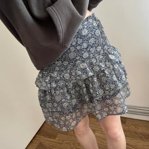 Neo Noir - Volangkjol från Neo Noir