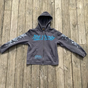 Ed hardy hoodie - Fet Ed hardy x urban outfitters hoodie, pris går att prata om