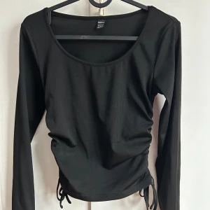 Svart topp - Fåtal använd, rynkad vid sidorna