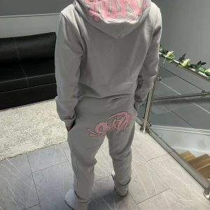 Central cee (synaworld) track suit  - Storlek S   Helt ny skick inte använd en enda gång