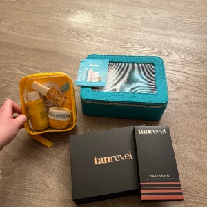 3 olika kit - Alla tre är oanvända, det är en tanrevel med hårband, moroccanoil schampoo, balsam, bodylotion, hårolja och en fin necessär och ett sol de Janeiro set. Nypris på allt är ca 2000 men säljer för 1500💕 går att köpa var grej för sig, skriv för pris