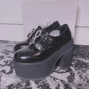 Bubbles Tokyo 13cm platforms - Decided to sell my beloved Bubbles Tokyo iconic 13cm platforms, as I need to size up ƈ ͡ (ुŏ̥̥̥̥ ‸ ŏ̥̥̥̥) ु They we’re bought in Bubbles Shibuya 109 store in the beginning of 2023. The shoes are in great condition as they’ve only been worn out twice and inside