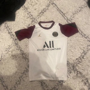 Psg t-shirt - Psg t-shirt Storlek 150cm barn 