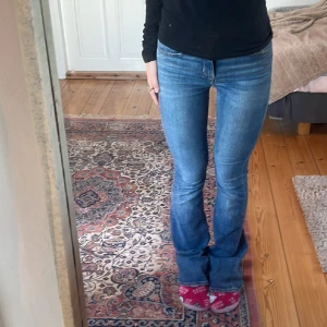 Levis jeans  - Jeans Levis 34/36/xs/S ljusblå Bootcut jeans knappt använda och inga difekter🫶