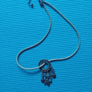 Halsband  - Ett halsband,  ej nytt men i mycket bra skick. 