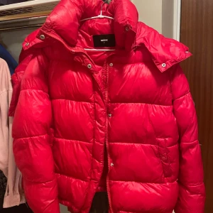 Röd bikbok pufferjacka  - Stoelek S, fint skick! 