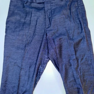 Kostymbyxor  - Mjuka och tunna kostymbyxor i stl 48 slimfit