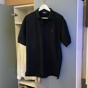 Ralph lauren piké - Ralph lauren piké - Storlek: Xl - säljs pågrund av att den är för stor för mig