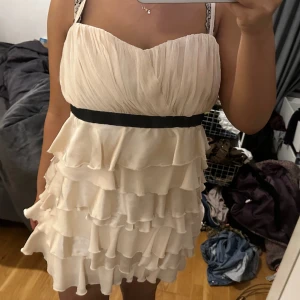Klänninh - Säljer denna söta klänning💗