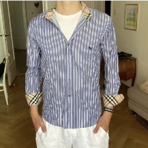 Burberry skjorta - Nyskick Inget og 100%✅ Storlek: medium Lånad bild