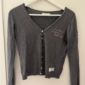 Odd Molly kofta - Säljer min Odd Molly kofta då den är för liten. Använt ganska mycket men är i bra skick. Superfin💕