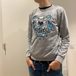 Kenzo grå hoodie - Bra material och skön tröja 