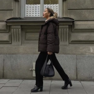 Oversized jacket  - säljer min oversized puffer jacket från monki, storlek S. Den är i baby blue färg 