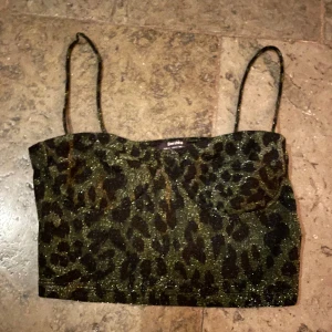 FESTOPP!!😻 - Skitsnygg fest topp som inte kommit till användning!💓 Hör av dig vid frågor!🙌 