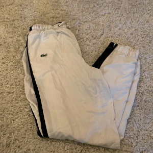 Lacoste  - Stor rensning av garderober samt hus oga flytt. Pris kan diskuteras för paketpris på fler än 3 varor. 