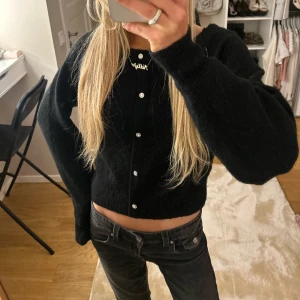 Kofta  - Supersöt kofta/tröja med diamant knappar ifrån hm i storlek S⭐️nyskick 