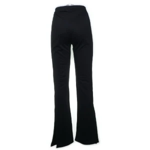 Byxa med slit  - Byxor med slit från Nelly  Storlek S 