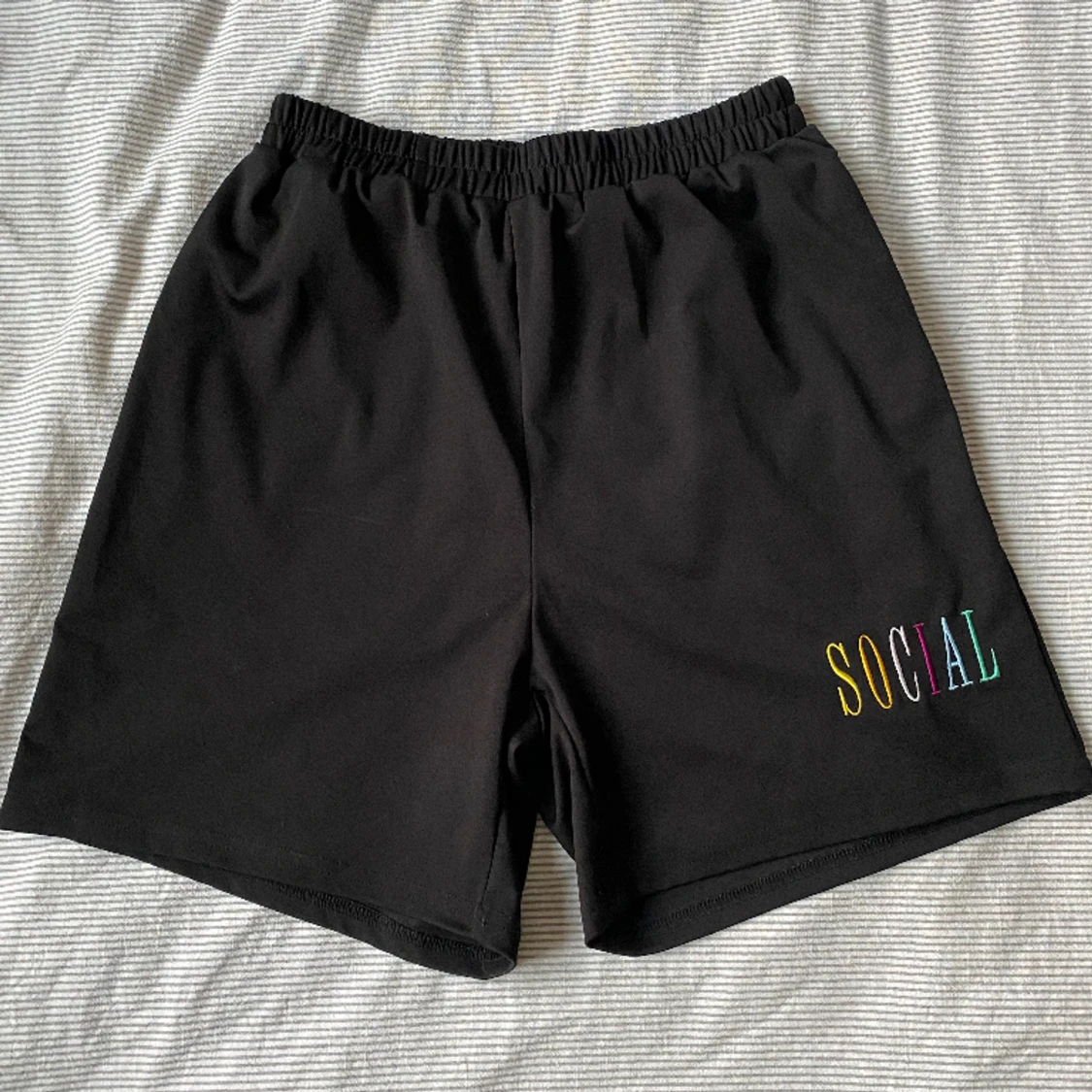 Svarta shorts