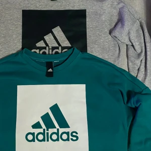 Adidas sweatshirts - Strl 10 år / 140 cm. 300 kr för båda.