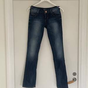 Snygga low jeans från only stl w26 L32